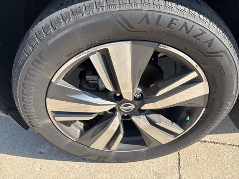 Used 2021 Nissan Rogue Platinum image 10