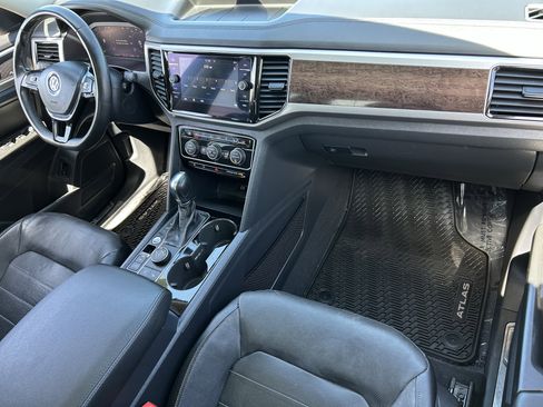 Used 2019 Volkswagen Atlas SEL Premium image 12