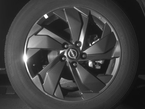 Used 2025 Nissan Rogue SV image 13