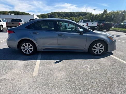 Used 2025 Toyota Corolla LE FWD image 4