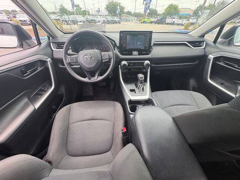 Used 2020 Toyota RAV4 LE w/ Carpet Mat Package AWD/4WD image 7
