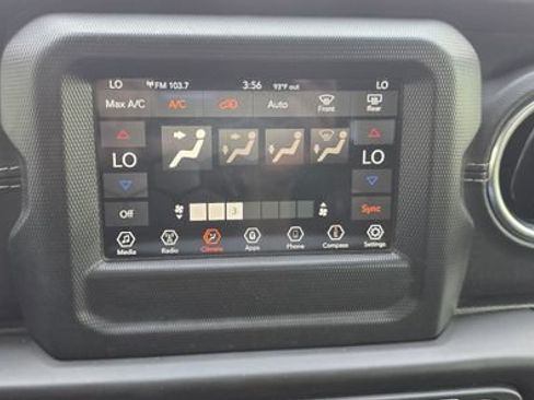 Used 2018 Jeep Wrangler Unlimited Sahara AWD/4WD image 21
