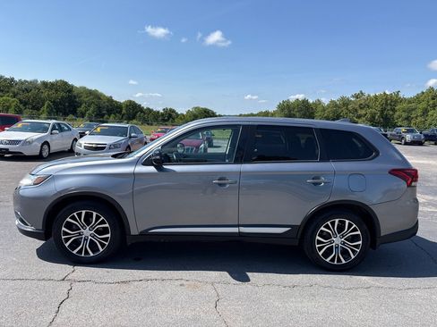 Used 2017 Mitsubishi Outlander SE FWD image 1