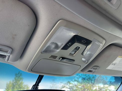 Used 2017 Toyota Sienna SE Premium FWD image 27