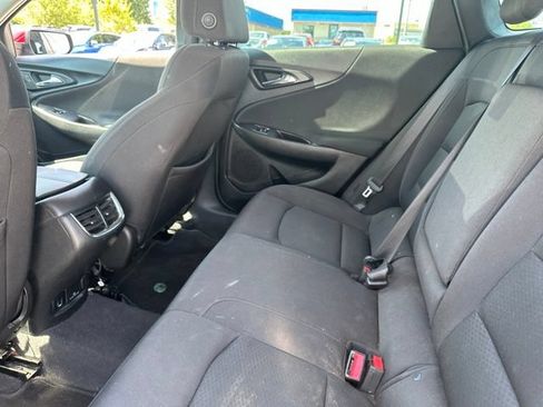 Used 2017 Chevrolet Malibu LT FWD image 11