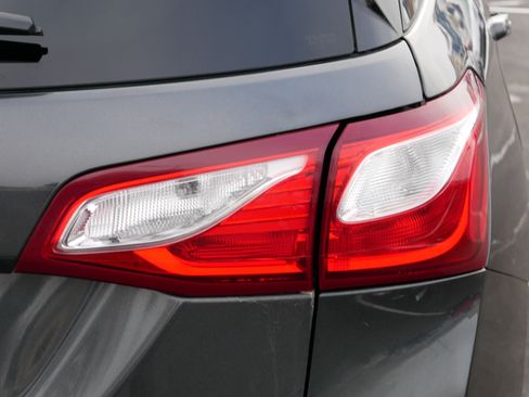 Used 2018 Chevrolet Equinox LT image 17