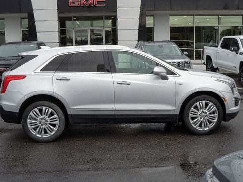 Used 2018 Cadillac XT5 Premium Luxury FWD image 2