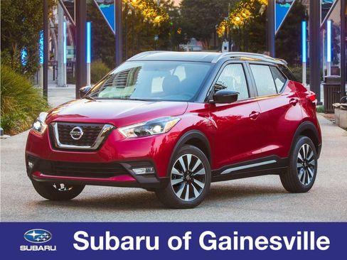 Used 2019 Nissan Kicks SV FWD image 1