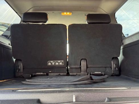 Used 2011 Cadillac Escalade ESV AWD image 27