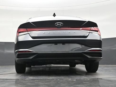 Used 2021 Hyundai Elantra SE FWD image 22