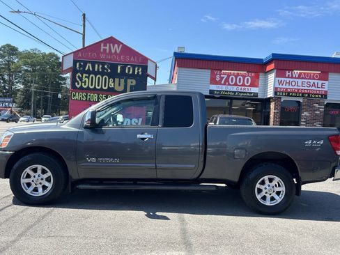 Used 2005 Nissan Titan SE w/ (R02) SE Off-Road Pkg image 8