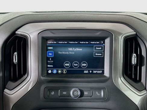 Used 2019 Chevrolet Silverado 1500 Custom w/ Custom Value Package AWD/4WD image 19