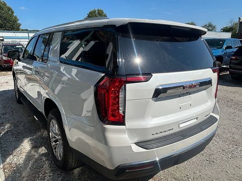 Certified 2022 GMC Yukon XL SLT w/ SLT Premium Package AWD/4WD image 5