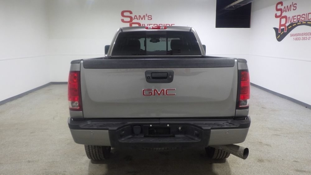 Used 2013 GMC Sierra 2500 Denali w/ Suspension Package, Off-Road AWD/4WD image 3