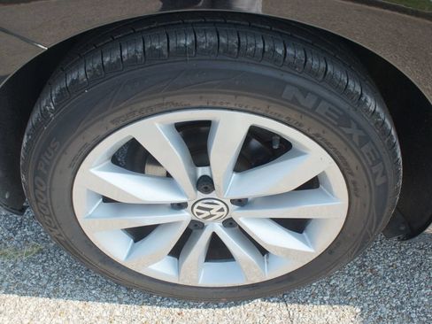 Used 2013 Volkswagen Beetle TDI FWD image 18