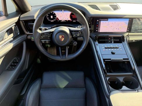 Used 2024 Porsche Panamera image 20