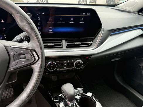 Used 2025 Chevrolet Trax LT FWD image 15