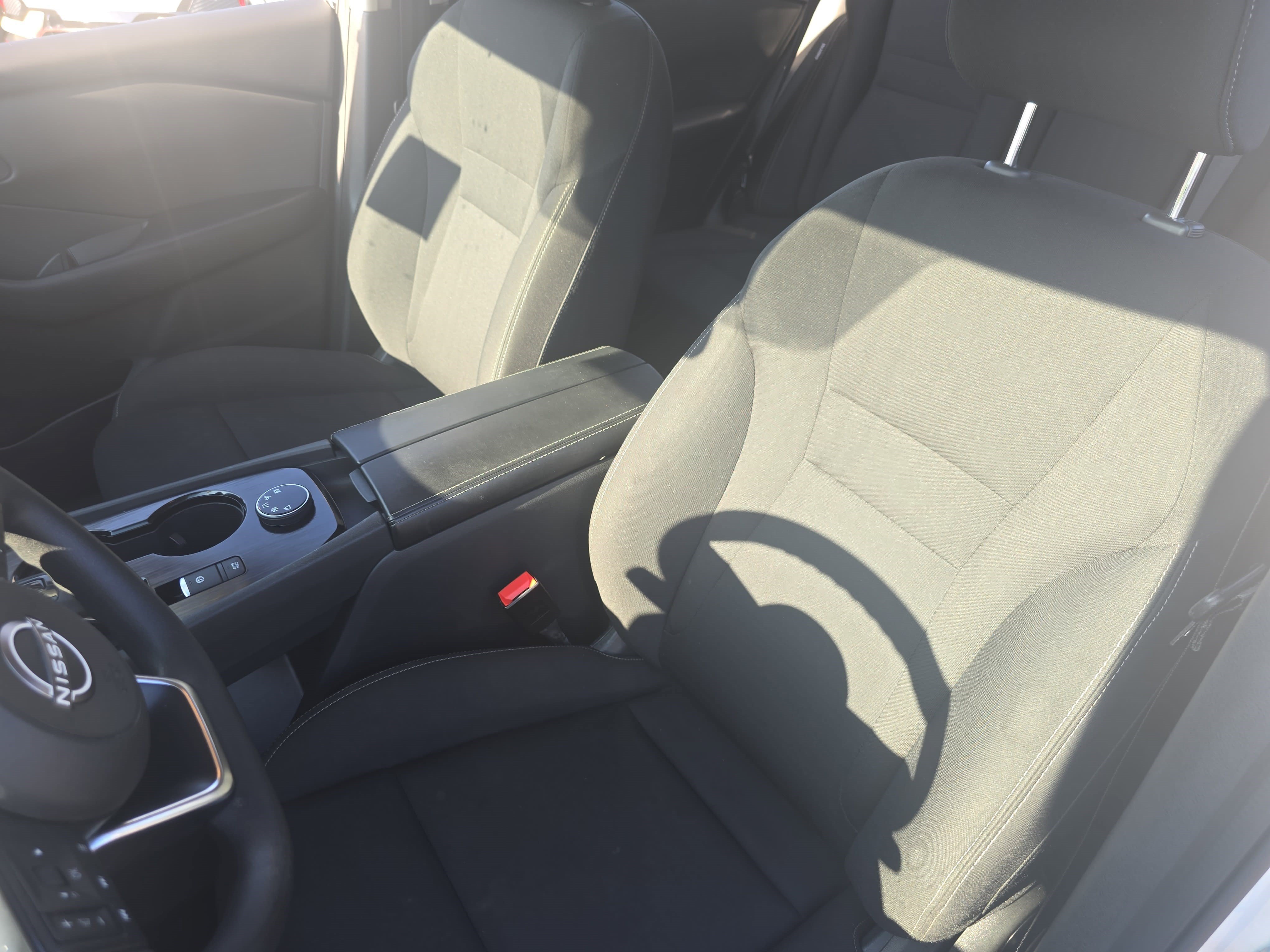 Used 2024 Nissan Rogue S AWD/4WD image 15