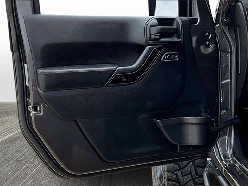 Used 2016 Jeep Wrangler Unlimited Sahara image 18