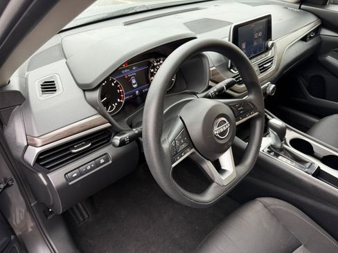 Used 2024 Nissan Altima 2.5 SV image 33