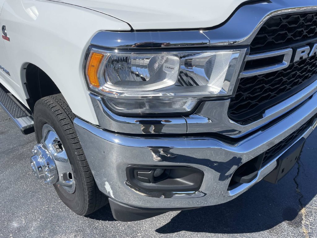 Used 2022 RAM 3500 Tradesman w/ Chrome Appearance Group AWD/4WD image 32