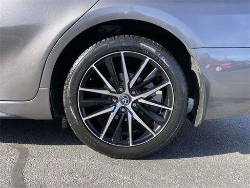 Used 2024 Toyota Camry SE image 11