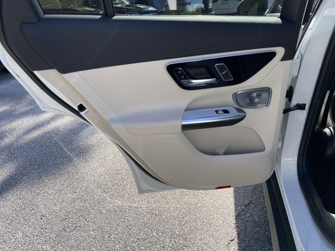 Certified 2025 Mercedes-Benz GLC 300 4MATIC image 38