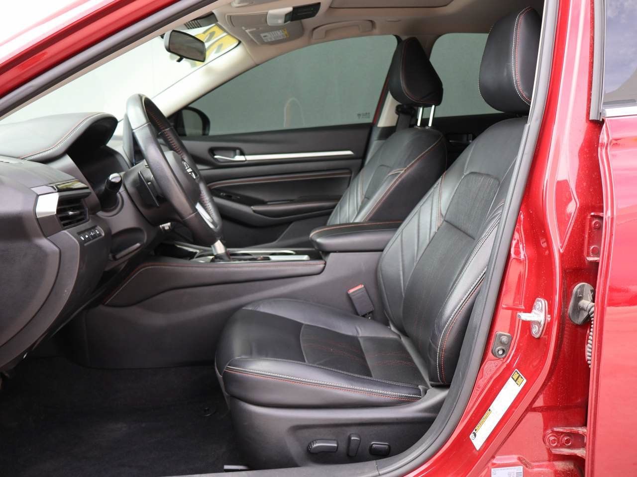 Used 2023 Nissan Altima 2.0 SR FWD image 9