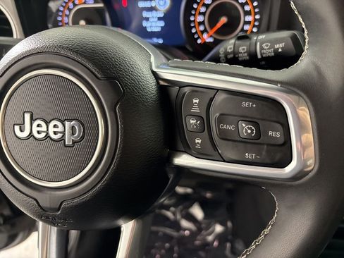 Used 2025 Jeep Wrangler Unlimited Sahara AWD/4WD image 28