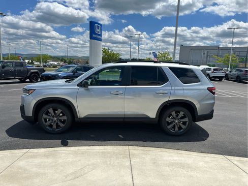 New 2026 Honda Pilot Sport image 6