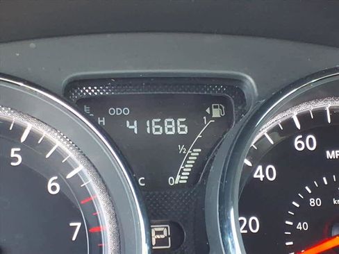 Used 2017 Nissan Versa SV w/ SV Special Edition Package image 14