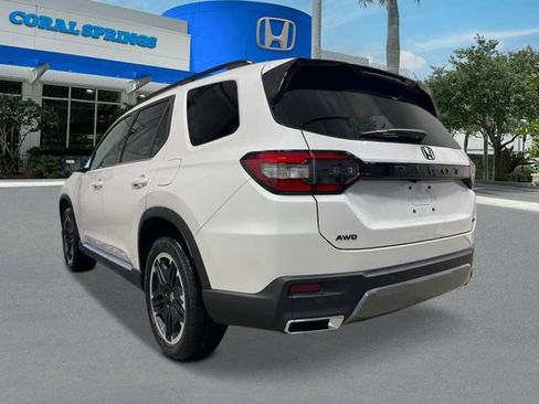 New 2026 Honda Pilot Touring image 3