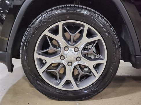 Used 2022 Jeep Grand Cherokee Limited w/ Tech Group RWD image 28
