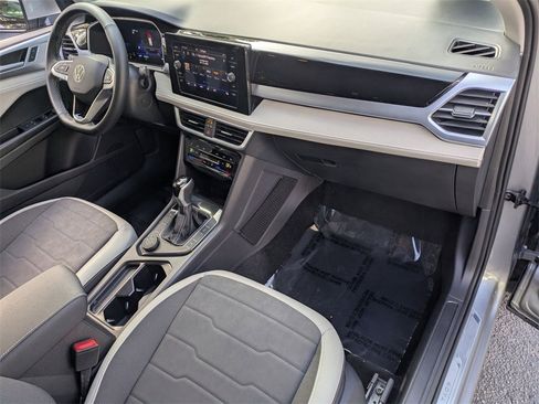 Used 2025 Volkswagen Taos SE image 34