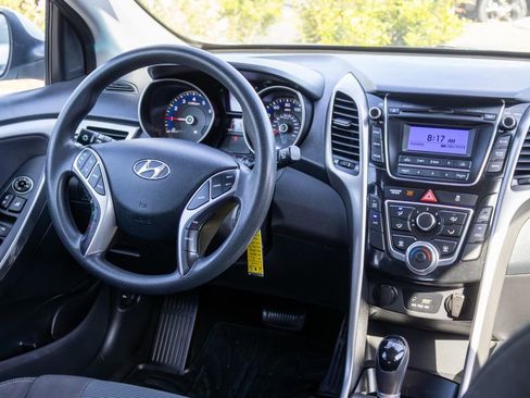 Used 2017 Hyundai Elantra GT FWD image 11