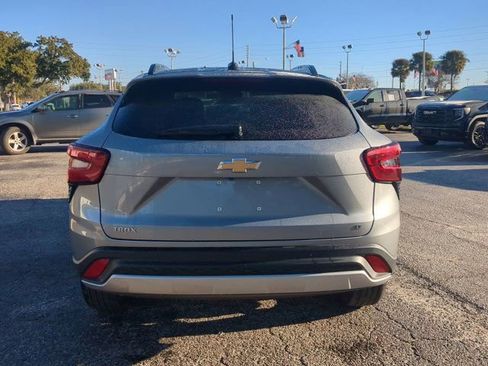 Used 2025 Chevrolet Trax LT image 5