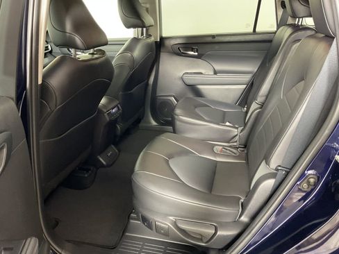Used 2022 Toyota Highlander XLE image 21
