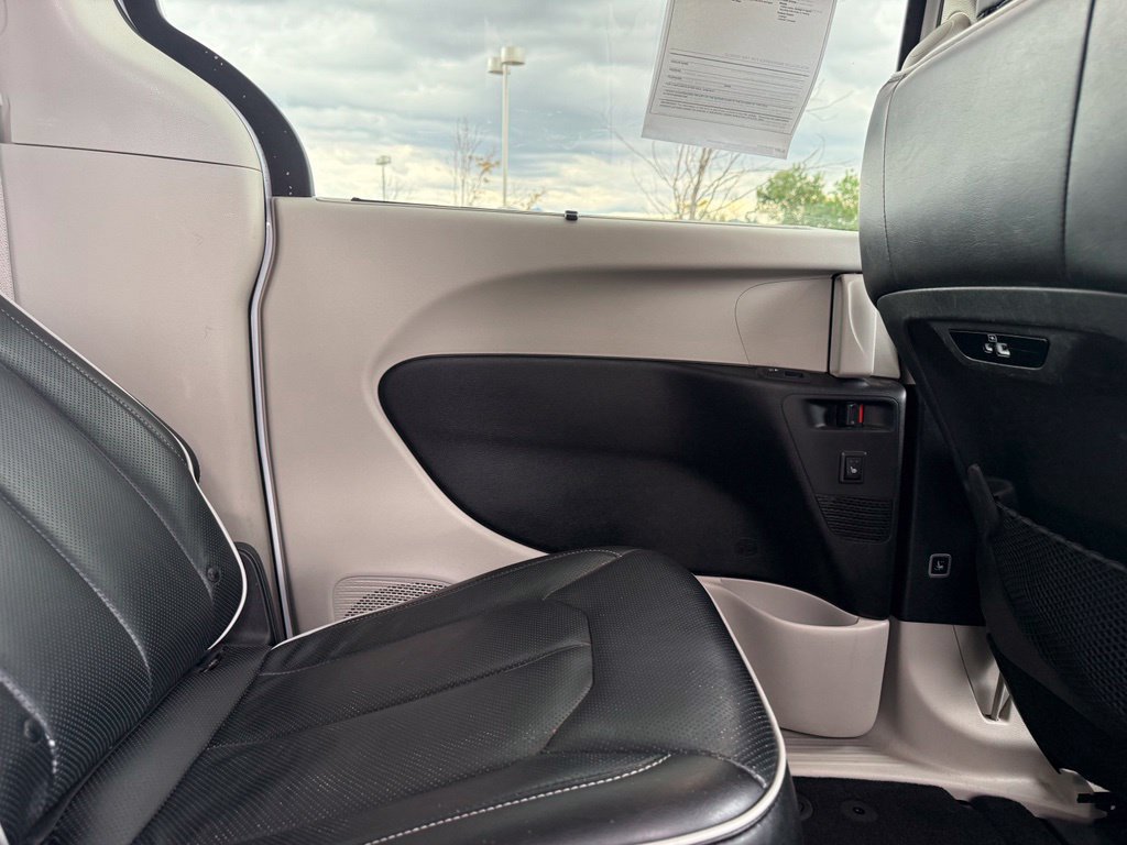 Used 2022 Chrysler Pacifica Limited FWD image 26