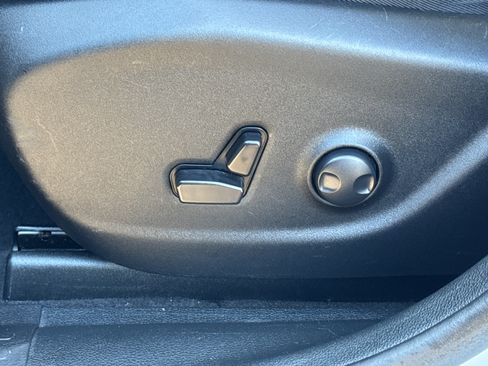 Used 2023 Jeep Cherokee Altitude Lux image 28