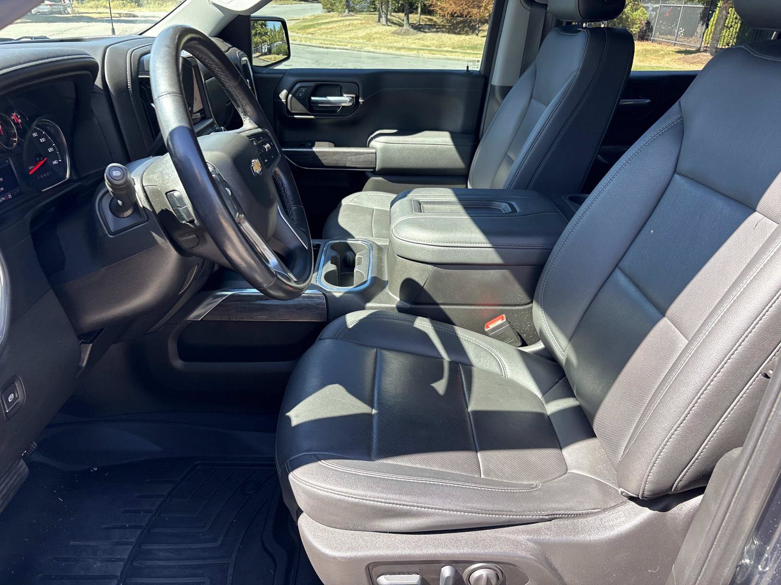 Used 2022 Chevrolet Silverado 1500 LTZ w/ LTZ Premium Package AWD/4WD image 15
