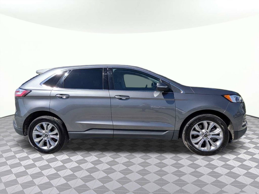 Used 2024 Ford Edge Titanium AWD/4WD image 2