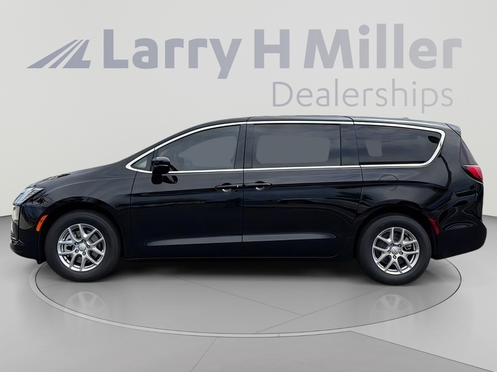 New 2027 Chrysler Pacifica Select FWD image 2
