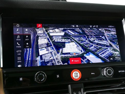 Certified 2025 Porsche Macan image 14