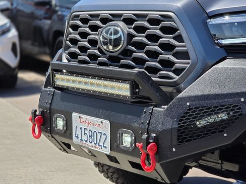 Used 2020 Toyota Tacoma TRD Off-Road w/ Technology Package AWD/4WD image 7