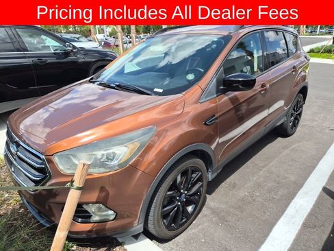 Used 2017 Ford Escape SE w/ Equipment Group 201A FWD image 1