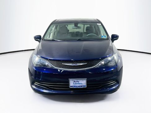Used 2018 Chrysler Pacifica LX FWD image 2