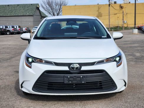 Used 2024 Toyota Corolla LE image 2