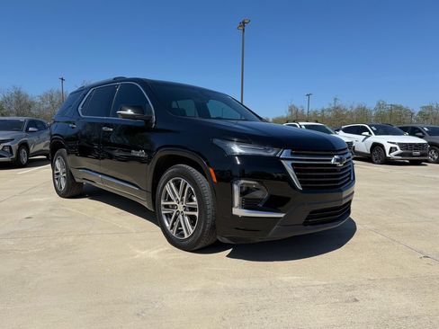 Used 2024 Chevrolet Traverse High Country AWD/4WD image 3