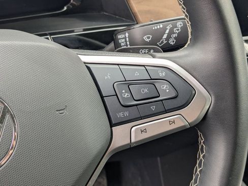 Used 2025 Volkswagen Atlas SE image 19