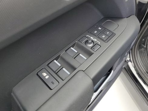 Used 2025 Land Rover Defender 110 S AWD/4WD image 18